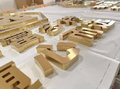 岚皋拉丝不锈钢字的特点。